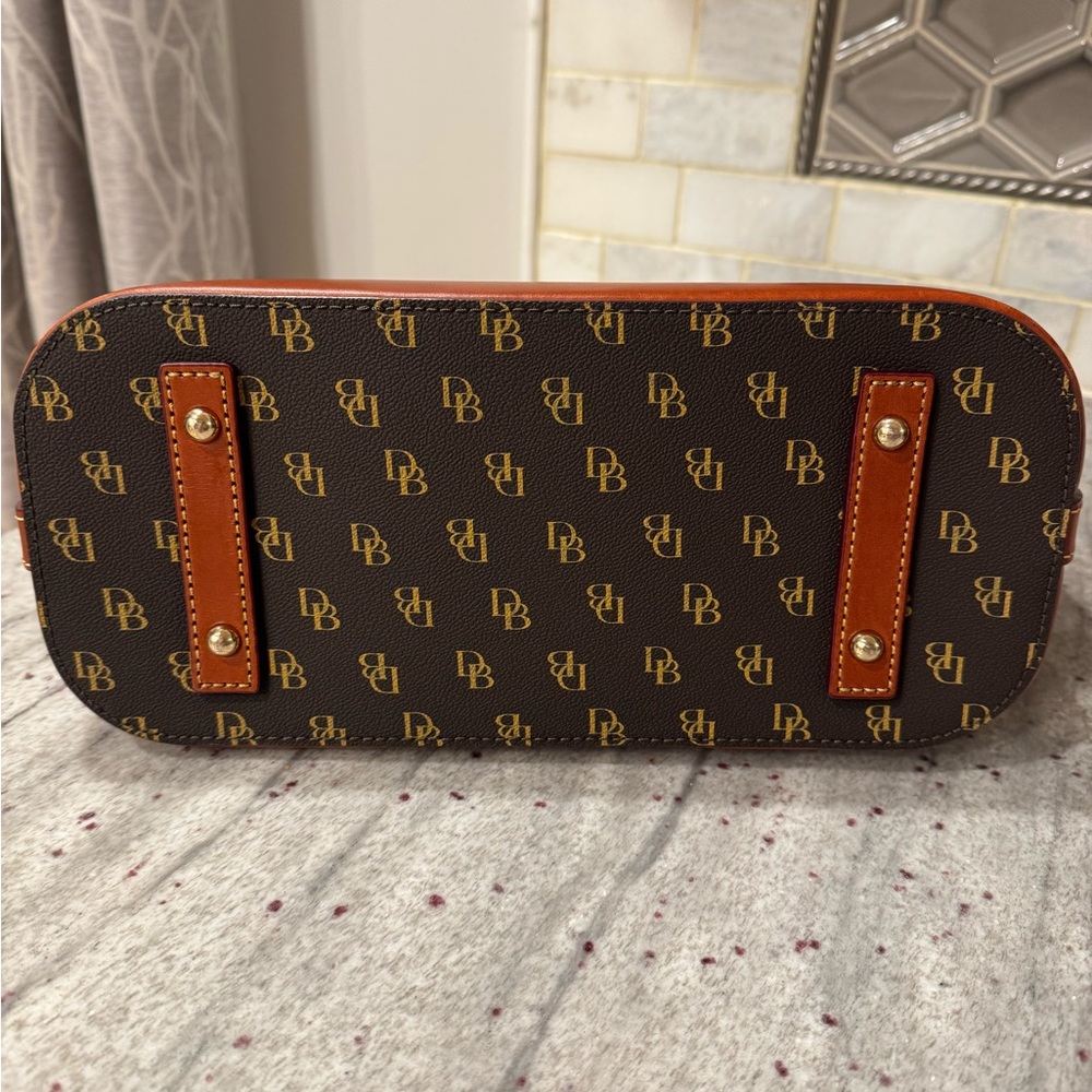 Dooney&Bourke domed satchel in good condition - Picture 3 of 5